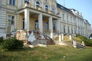 Zámecké schodiště v zahradním průčelí zámku ( © Miroslav BITTER 03/2008)