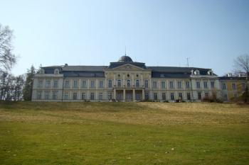 Celkový pohled na zahradní průčelí zámku ( © Miroslav BITTER 03/2008)