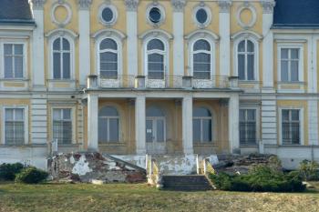 Celkový pohled na vstupní schodiště v zahradním průčelí zámku ( © Miroslav BITTER 03/2008)
