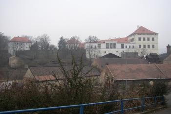 Celkový pohled na zadní trakt zámku (© Jan Šebek, 03/2008)