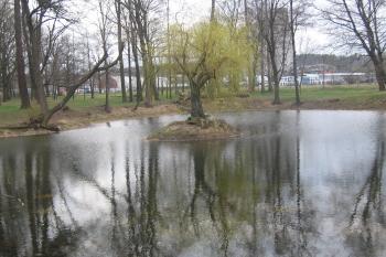 zámecký park s rybníkem (© Jaroslav Špiroch 04/2020)