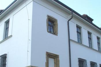 pravděpodobně druhotně osazená hradní okna (© zdeněk komínek, 03/2007)