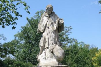 socha na západní straně zámku (© D Dohňanský, 07/2014)