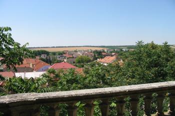 z horní jižní terasy se skýtá fantastický pohled (© D Dohňanský, 07/2014)