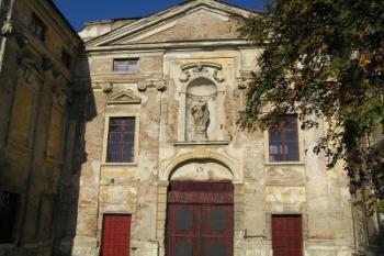 průčelí (© Daniela Fantová, 10/2007)