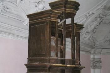 zbytek varhan v kapli (© Daniela Fantová, 11/2007)
