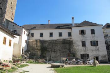 hlavní hradní palác na vých straně (© D Dohňanský, 10/2018)