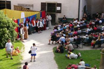 Ochotníci na Roštejně (© Karel Vaníček 2005)