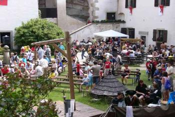 Roštejn - šermířský den (© Karel Vaníček  2004)