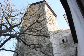 Velká věž od hlavní brány ( © Ivan Grisa 12/2009)