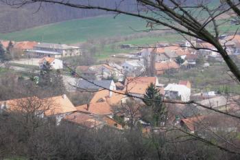 bývalé podhradí - obec Orlovice ( © Ondřej Štěpánek 04/2006)