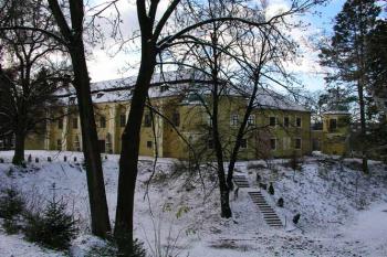 Severní část zámku ( © Roman Řezáč 11/2004)
