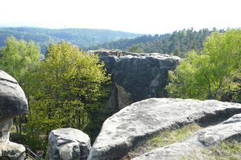 Zřícenina hradu Rotštejn (© Vlastislav Mareček, 04/2011)