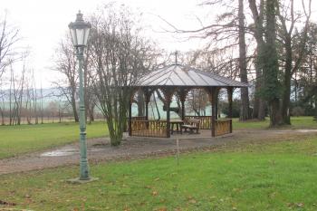 Opravený letohrádek ( © Dušan Dohňanský 12/2019)