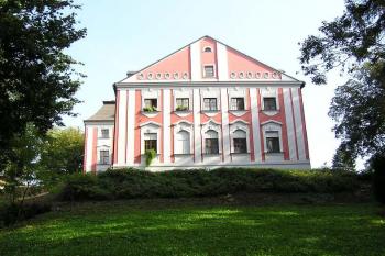 západní průčelí zámku ( © Jan P. Štěpánek 10/2006)