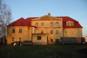 zámek od západu (© D Dohňanský, 03/2015)