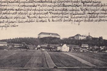 návrší s hradem na pohlednici z doby před rokem 1922, zajímavý text odesílatele (© anon.)