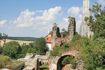 Dvůr ( © Luděk Pitter 07/2005)