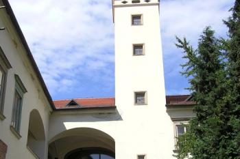 věž Biskupského dvora ( © Jan P. Štěpánek 07/2006)