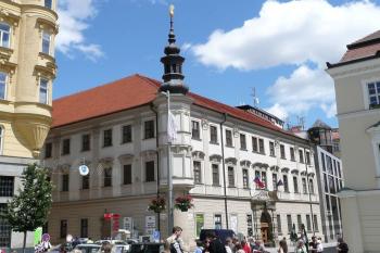 palác Ústavu šlechtičen na nároží náměstí Svobody ( © Jan P. Štěpánek 06/2009)