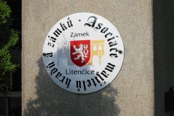 cedule ,vyjádřující vlastnictví zámku (© D Dohňanský, 06/2015)
