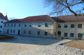 sev. hospodářské budovy (© Dušan Dohňanský  03/2022)