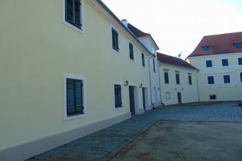 Jižní hospodářské budovy (© Dušan Dohňanský  03/2022)