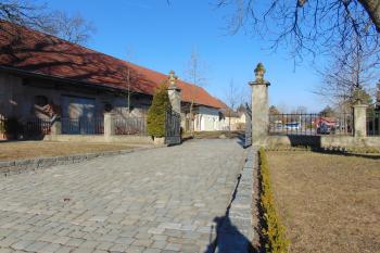 Brána vjezdu do vnějšího nádvoří (© Dušan Dohňanský  03/2022)