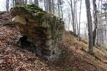 Hradba ( © Roman Řezáč 04/2004)