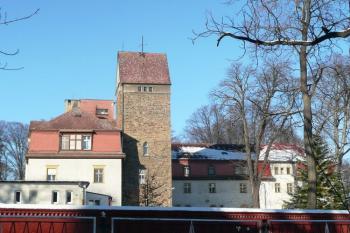 celkový pohled na zámek od kostela ( © Jan P. Štěpánek 01/2009)