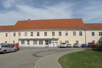jz.strana zámku (© D Dohňanský, 04/2018)