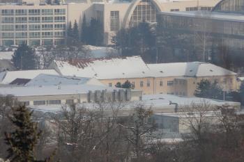 pohled na zámek z Kamenného Vrchu (© MarcoRave, 01/2010)