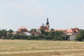 fara, kostel a zámek (© Luděk Vláčil 07/2018)