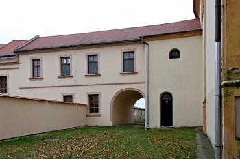Přístup ze zámku do kostela (© Daniela Fantová, 11/2012)