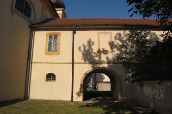 průjezd ve vých. křídle (© D Dohňanský, 07/2018)