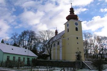 Celkový pohled na kostel ( © Roman Řezáč 12/2004)