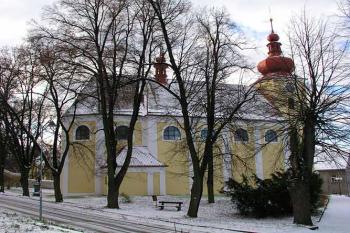 Celkový pohled na kostel ( © Roman Řezáč 12/2004)