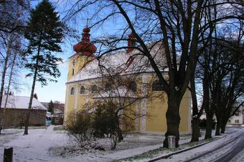 Pohled od zámku ( © Roman Řezáč 12/2004)