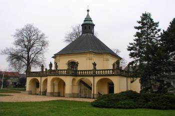 Pohled od zámku ( © Roman Řezáč 12/2004)