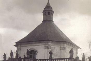 Mořice - kostel sv. Martina - prvorepubliková fotografie (soukromá sbírka IvoR) (© anonym)