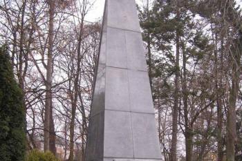 pomník padlým vojákům rudé a rumunské královské armády (© Jan P. Štěpánek 12/2004)