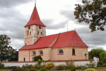 pohled na kostel od tvrze ( © Pavel Zany Komárek 14/8/2004)