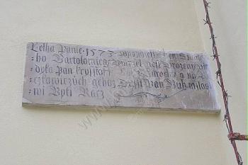 náhrobní epitaf z roku 1573 ( © Jan P. Štěpánek 12/2004)