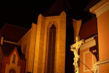 Sousoší Kalvárie před presbytářem (© Jiří Cukr, 12/2008)