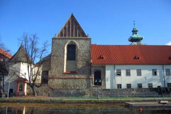 Západní průčelí (© Jiří Cukr, 11/2008)