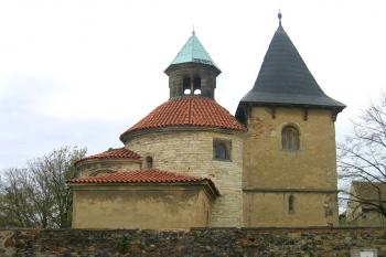 Kostel od severu ( © Pavel Vítek 05/2006)