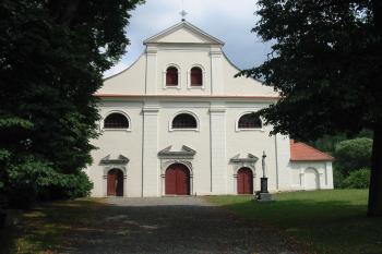 kostel na severu ostrožny (© D Dohňanský, 07/2014)