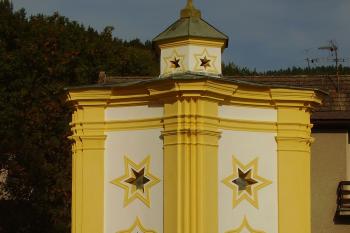 pohled ze silnice (© Rodochrozit, 09/2006)
