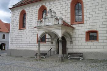 Jižní stěna lodi a předsíň ( © Ivan Grisa 08/2005)