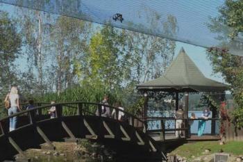 Lávka a altán v expozici vodního ptactva (© Jiří Cukr, 09/2007)